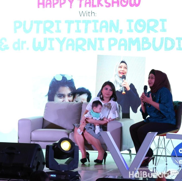 <p>Selain Gisel-Gempi, Putri Titian-Iori juga hadir di Happy Talkshow dengan tema menyusui bareng dr Wiyarni Pambudhi SpA, IBCLC.  </p>