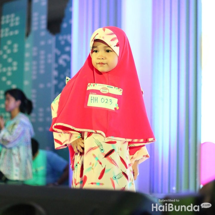 Si kerudung merah yang manis.