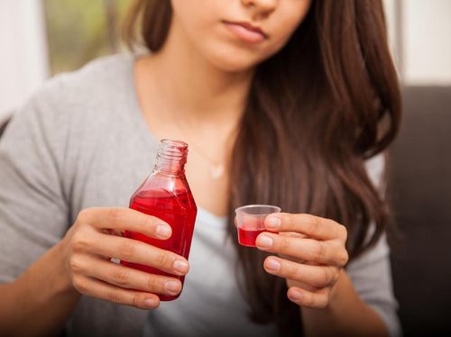 Selain Halusinasi, Ini Efek Samping Berlebihan Konsumsi Obat Batuk Selain Halusinasi, Ini Efek Samping Berlebihan Konsumsi Obat Batuk
