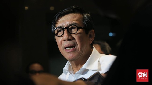 KPK memanggil Menkumham Yasonna Laoly untuk diperiksa sebagai saksi tersangka kasus e-KTP Anang Sugiana Sudihardjo.