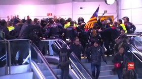 VIDEO: Massa Catalonia Demo Tuntut Pembebasan Tahanan Politik