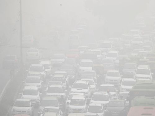 Delhi Dikepung Polusi Asap, Menghirupnya Setara Merokok 44 Batang Sehari Delhi Dikepung Polusi Asap, Menghirupnya Setara Merokok 44 Batang Sehari