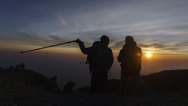 FOTO: Mendaki Gagahnya Gunung Merapi