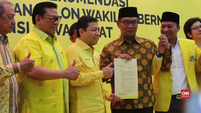 Di hadapan kader Golkar, Wali Kota Bandung Ridwan Kamil memberi sinyal akan bergabung dengan partai politik pada suatu hari nanti.