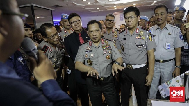 Tito Karnavian menyatakan bahwa narapidana terorisme mengambil senjata yang dimiliki oleh anggota tim pemberkasan.