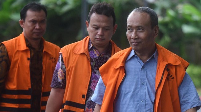 Akhmad Zaini dinilai terbukti menyuap panitera pengganti Pengadilan Negeri Jakarta Selatan, Tarmizi sebesar Rp425 juta.