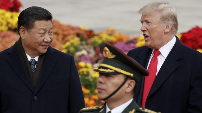 Presiden AS Donald Trump resmi menaikkan tarif impor pada barang-barang China menjadi 25 persen hari ini, meningkatkan ketegangan perang dagang kedua negara.