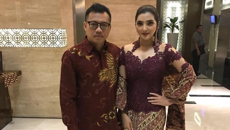Artis di pernikahan kahiyang-bobby ashanty anang vicky shu raisa
