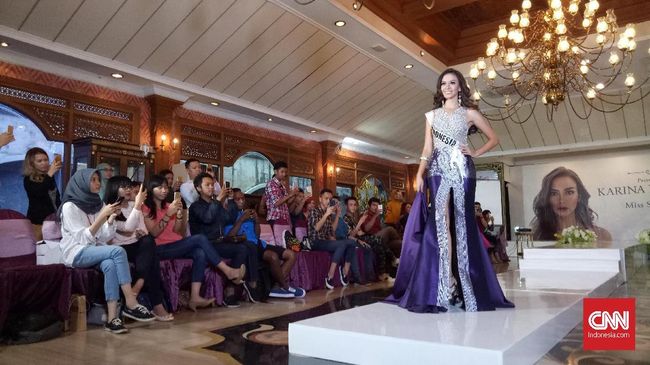 Karina Nadila, wakil Indonesia untuk kontes Miss Supranational 2017 memberi bocoran busana yang akan ia pakai selama kontes yang berlangsung pekan depan.