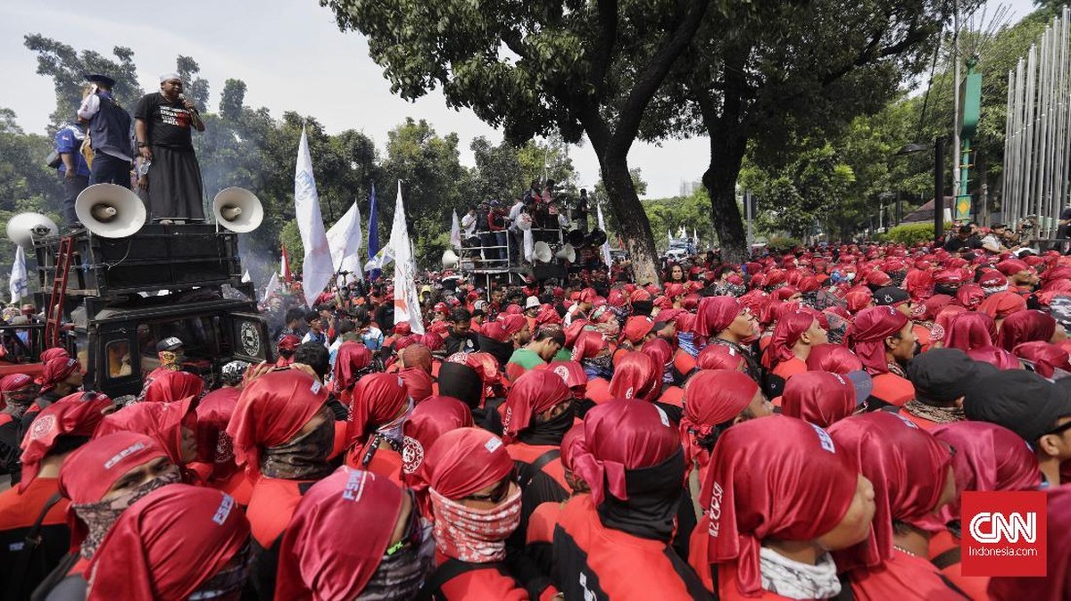 FOTO: Buruh Tagih Janji UMP DKI ke Anies-Sandi