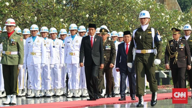 Ketua DPP Golkar menyarankan Gerindra segera mendeklarasikan Prabowo Subianto sebagai calon presiden, daripada terus menyerang Jokowi.
