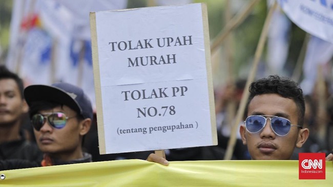 Buruh Jatim Akan 'Geruduk' Kantor Khofifah, Tuntut UMK Naik 13 Persen Buruh Jatim akan berdemo di depan kantor Gubernur Khofifah Indar Parawansa untuk menuntut kenaikan upah minimum kabupaten/kota (UMK) 13 persen.