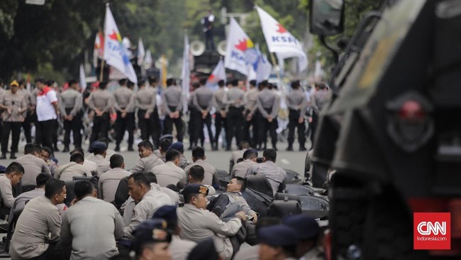 Ketua KSPI DKI Jakarta Winarso meminta Mendagri Tjahjo Kumolo tidak mengatur sistem kenaikan upah buruh.