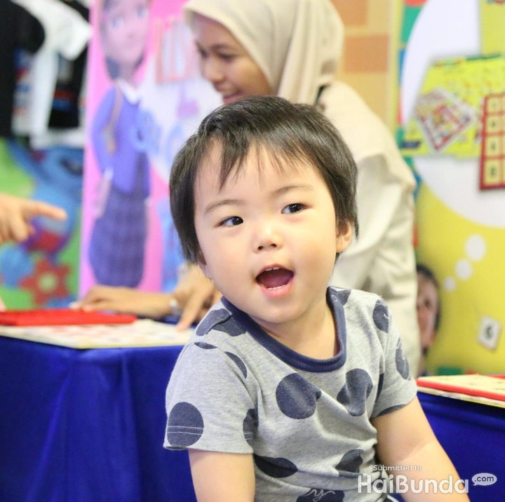 <p>Dilirik sama si kecil yang lagi main di playground kayak gini? Mana tahan...  </p>
