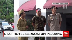 Peringati Hari Pahlawan, Staf Hotel Berkostum Pejuang