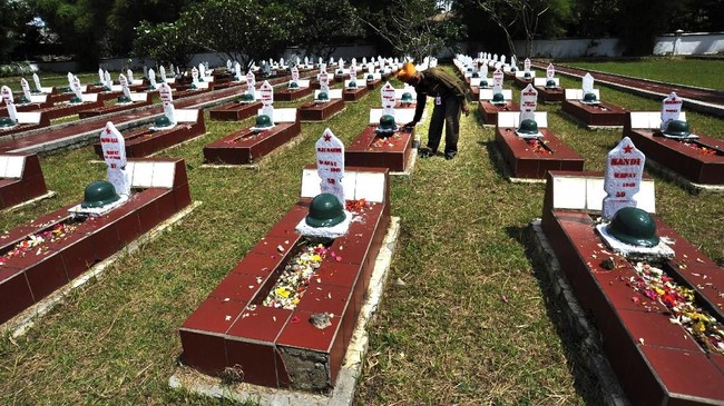 Andi Abubakar Lambogo pejuang asal Sulsel pemimpin Komando Batalion I Massenrempulu yang jadi bagian dari Tentara Republik Indonesia persiapan Sulawesi (TRIPS).