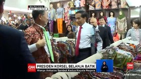 VIDEO: Jokowi Ajak Presiden Korsel Belanja Batik