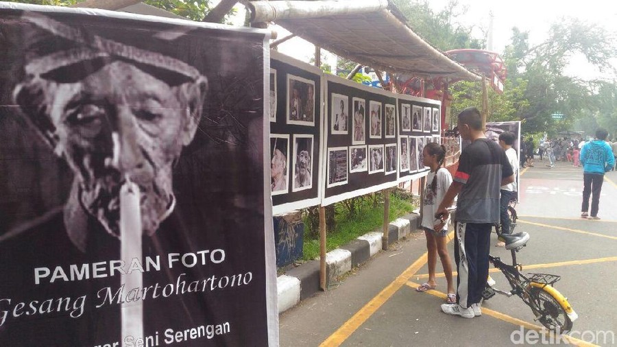 Foto Gesang di Jalanan Solo Foto Gesang di Jalanan Solo