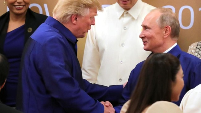Eks Presiden Amerika, Donald Trump, seakan tak ingin ketinggalan berkomentar soal invasi Rusia ke Ukraina yang ia nilai langkah genius .
