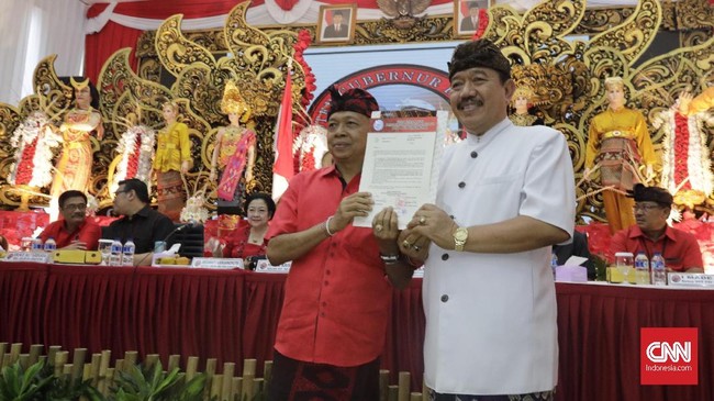 I Wayan Koster dan Cok Ace punya beberapa kesamaan yaitu merupakan putra Bali yang akrab dengan dunia pendidikan.