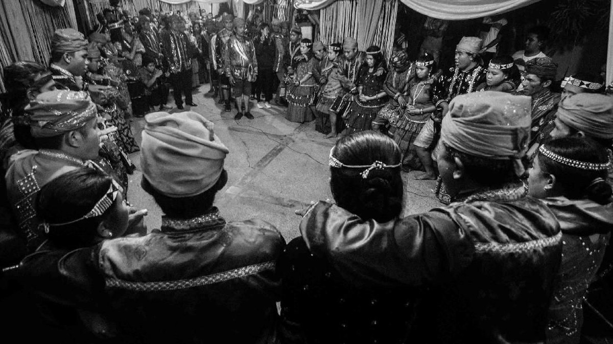 FOTO: Hitam Putih Perkawinan Suku Tertua di Sulawesi