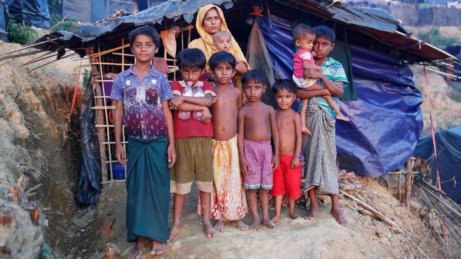 Warga etnis Buddha Rakhine berbondong-bondong pindah ke desa Koe Tan Kauk, menempati wilayah yang dulunya didominasi warga Muslim Rohingya.