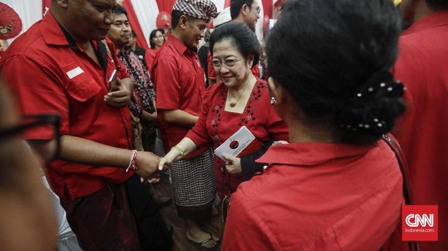 Megawati meminta penyelenggara Pemilu bisa adil dan tegas saat ada penggunaan isu SARA dalam pemilu. Dalam politik menurutnya menang kalah hal biasa.