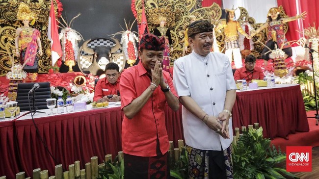 Dari hitung cepat sementara SMRC, pasangan Wayan Koster - Tjokorda mendapat 58,23 persen dan pasangan Rai Mantra-Ketut Sudikerta mendapat 41,77 persen suara.