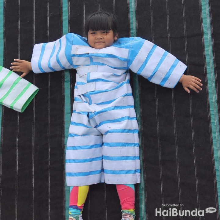 <p>Makin manis nih si kecil pakai baju ini.</p>