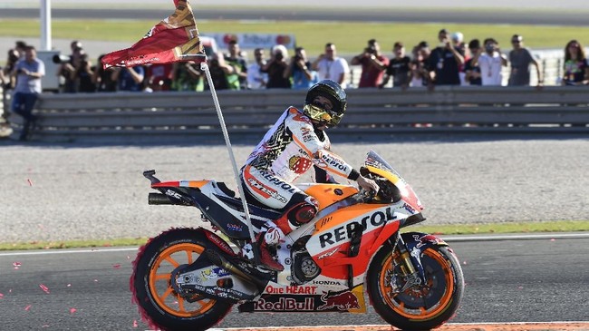 Manajer Marc Marquez, Emilio Alzamora, memastikan sang juara dunia MotoGP empat kali menjadikan Repsol Honda sebagai pilihan utamanya.