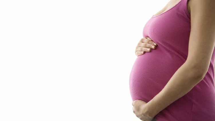 Khawatir badan melebar ketika hamil, beberapa ibu pun menjalankan diet ketat. Aman atau nggak ya?