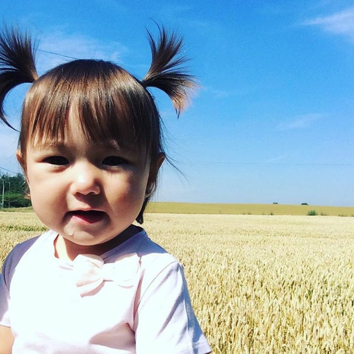 <p>Udara lagi kering, eh Emilie ngeces. Lucu banget!  (Foto: instagram/ @cutechonemilie)</p>