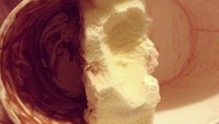<p>"Maaf ya suamiku, jatah es krim kamu yang rasa vanilla aja ya."  ( Foto: Instagram @schnazzynaz)</p>