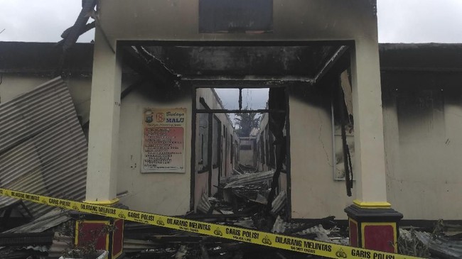 EFA, anak perwira polisi di Jambi yang jadi salah satu pelaku penyerangan Mapolres Dharmasraya sempat menyampaikan ke orang tuanya ingin jihad ke Suriah.