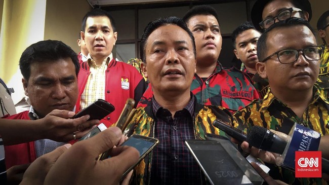 Sejumlah organisasi sayap Partai Golkar meminta Polri melanjutkan kasus surat palsu yang menjerat dua pimpinan KPK, Saut dan Agus.