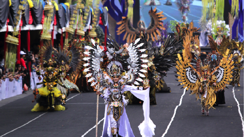 Parade busana kolosal, Banyuwangi Ethno Carnival (BEC) berlangsung meriah, Sabtu (11/10).