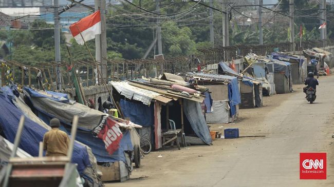 Warga Gusuran Tanah Abang Akali Anies Baswedan Gubernur Anies Baswedan minta bukti 91 penggusuran yang disebut LBH Jakarta. Warga gusuran Tanah Abang dan oknum petugas Satpol PP punya cara mengakali Anies.