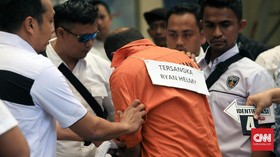 Keluarga Korban: Dokter Helmi Pernah Coba Bakar Istrinya