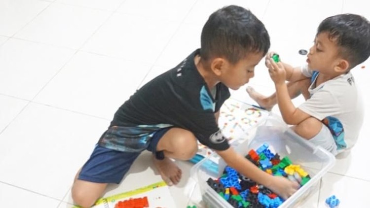 Kadang, cuma melihat postingan teman di Instagram kita jadi baper. Merasa kita nggak seberuntung teman itu.