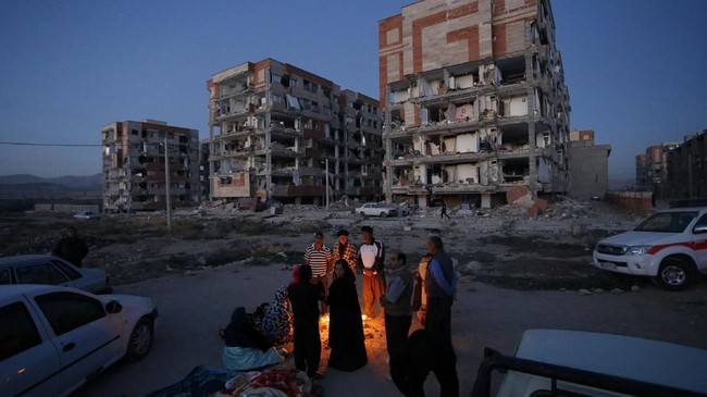 FOTO:  Gempa di Iran-Irak 7,3 SR Renggut 210 Nyawa