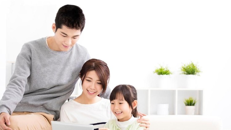 Ketika Bunda dan Ayah membolehkan anak mengakses internet, lima hal ini jangan lupa dilakukan ya.