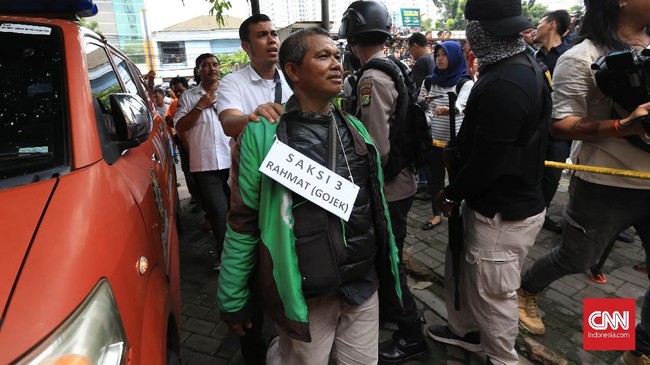Pengemudi ojek online Rahmat menjadi saksi utama yang mengetahui runutan kejadian dokter Helmi sejak berangkat dari rumah hingga menyerahkan diri ke polisi.