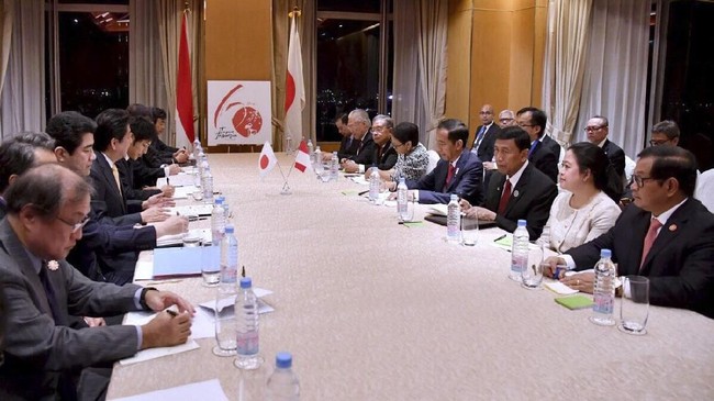 Menteri Pembangunan Manusia dan Kebudayaan (PMK) Puan Maharani mendampingi Presiden Joko Widodo terkait dengan pembahasan investasi Jepang di Filipina.