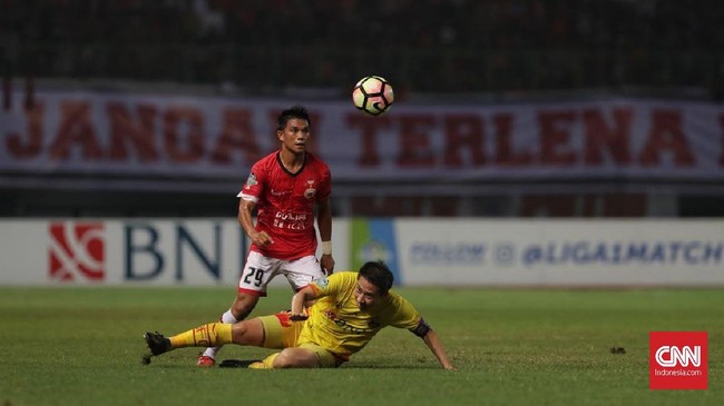 Gelandang Persija Jakarta Sandi Darma Sute hilang kontak dengan keluarga di Palu usai wilayah itu kena dampak gempa bumi yang mengguncang Kabupaten Donggala.