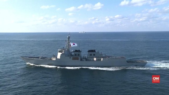 Jepang mengklaim kapal perang Korea Selatan mengunci radar pesawat angkatan lautnya ketika berpatroli pekan lalu. Sementara, Korsel menyebut cuma salah paham.