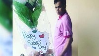 <p>Ayah pasti senang dapat bunga sebagai tanda kasih sayang dari anaknya kayak gini. (Foto: Instagram/kikiadelyani)</p>