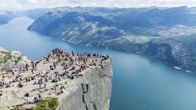 Tebing Norwegia Jadi Lokasi Syuting 'Mission Impossible 6'