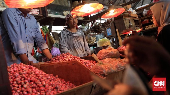 Menteri Pertanian Amran Sulaiman mengeluhkan anomali yang terjadi di sektor pangan, seperti harga bawang yang melonjak dari Rp10 ribu menjadi Rp30 ribu.