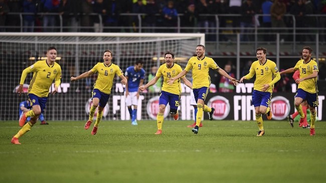 Pelatih Timnas Swedia mengaku heran masih banyak yang membahas Zlatan Ibrahimovic. Ia meminta lupakan Ibra setelah timnya ke Piala Dunia 2018.