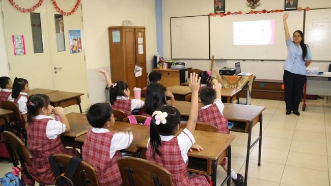 Dengan banyaknya pilihan sekolah, sebaiknya bagaimana cara kita memilih sekolah terbaik untuk anak? Ini tipsnya.